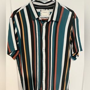 Short sleeve button down